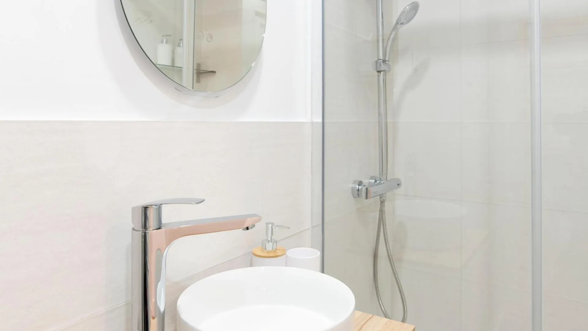 Alohamundi Castilla VII Seville Apartment